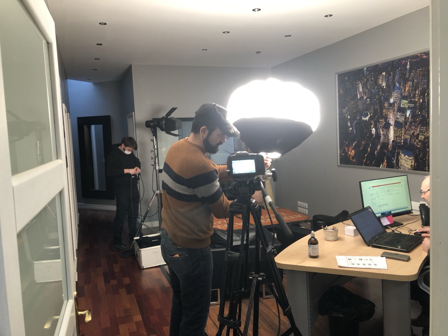 Équipe et caméra pendant un tournage